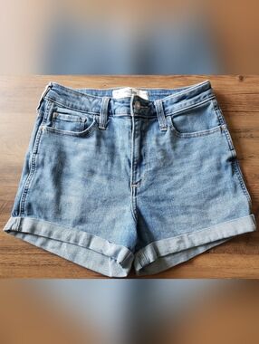 Hollister Light Wash Denim Roll-Cuff Women's Curvy High Rise Shorts